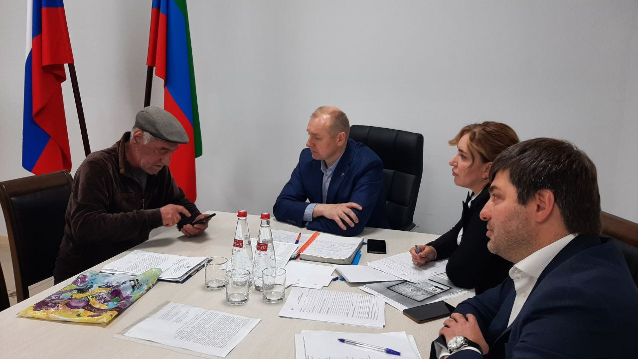 Главный жилищный инспектор РД Сергей Касьянов провел прием граждан в Каспийске